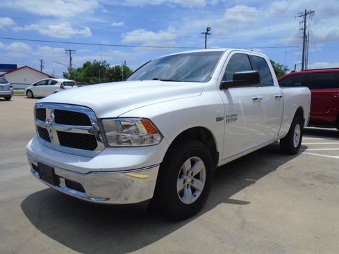 Used 2016 RAM 1500 Classic SLT AWD/4WD image 3