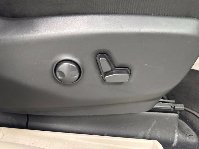 Used 2023 Chrysler Pacifica Limited FWD image 28