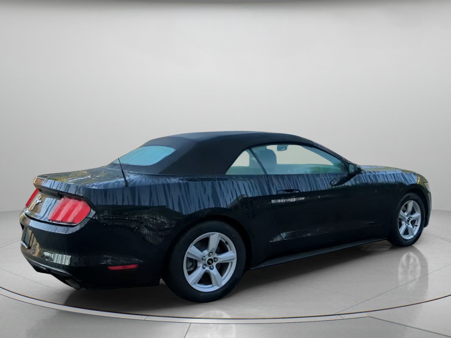Used 2016 Ford Mustang Convertible RWD image 29
