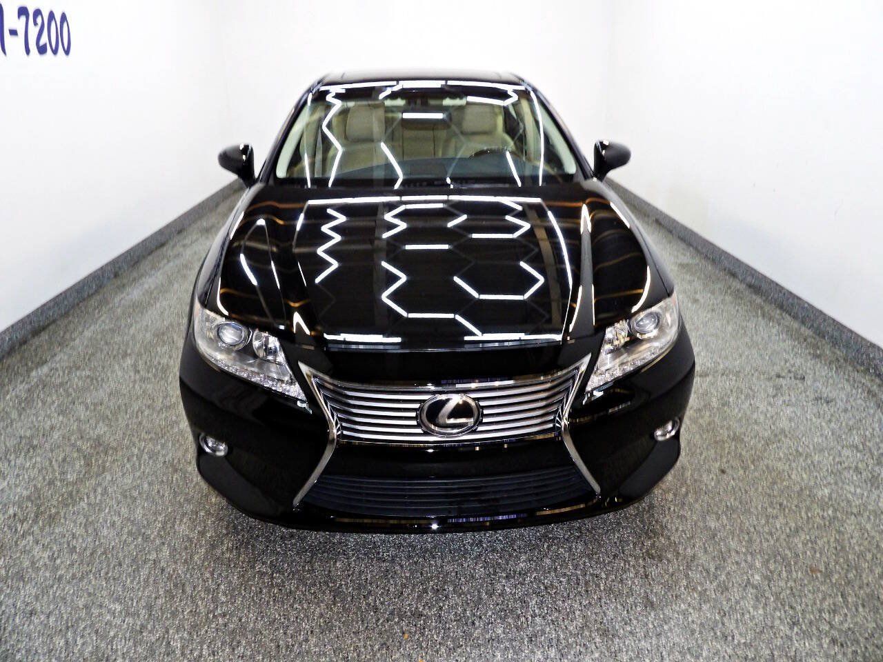 Used 2015 Lexus ES 350 w/ Luxury Package FWD image 2