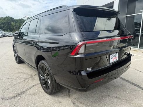 Used 2025 Lincoln Navigator Reserve w/ Jet Appearance Package AWD/4WD image 5