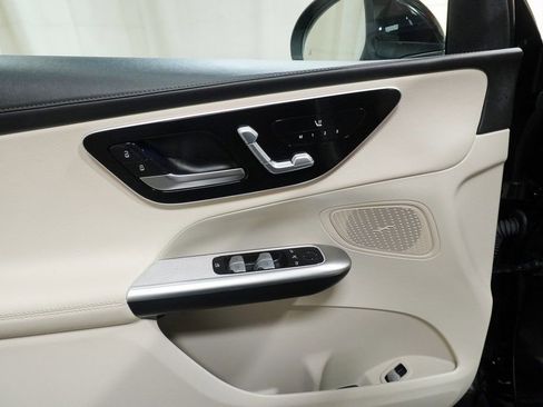 Used 2024 Mercedes-Benz GLC 300 4MATIC image 14