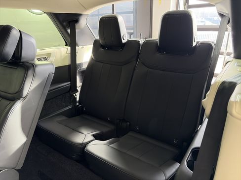 Used 2024 Land Rover Range Rover Long Wheelbase Autobiography image 8