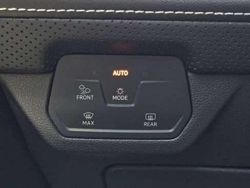 Used 2024 Volkswagen Atlas Cross Sport SEL R-Line AWD/4WD image 22