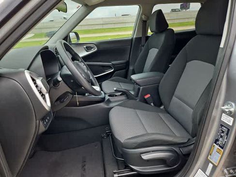 Used 2023 Kia Soul LX w/ Option Group 015 FWD image 16