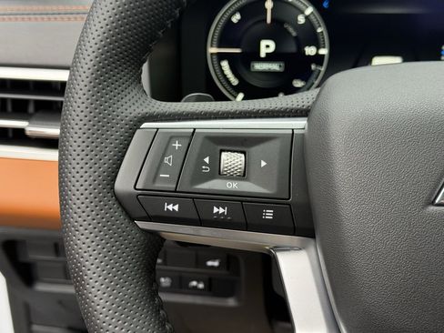 Used 2025 Mitsubishi Outlander SEL image 15