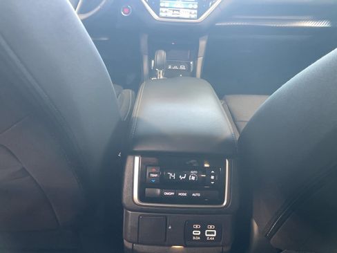 Used 2024 Subaru Ascent Premium w/ Convenience Package image 6