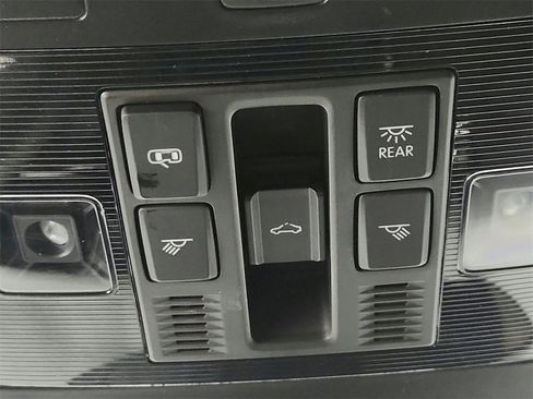 Used 2023 Volkswagen Tiguan SEL R-Line image 38