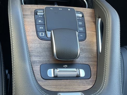 Certified 2025 Mercedes-Benz GLS 450 4MATIC image 37