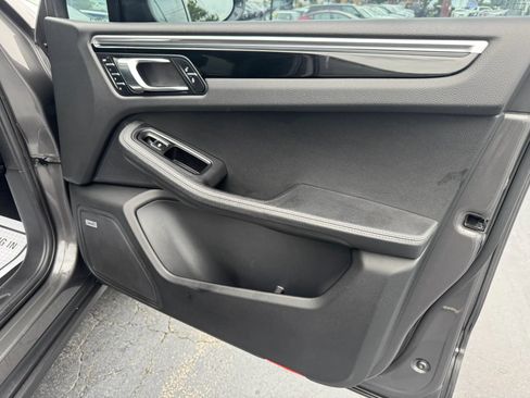 Used 2018 Porsche Macan AWD/4WD image 24