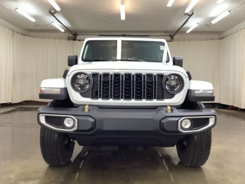 New 2026 Jeep Gladiator Mojave AWD/4WD image 10