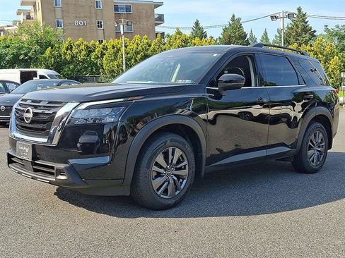 Certified 2024 Nissan Pathfinder SV AWD/4WD image 4