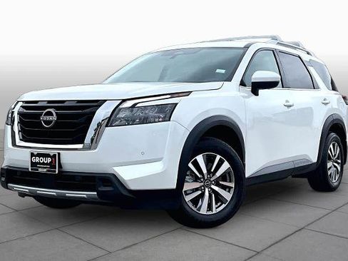 Certified 2025 Nissan Pathfinder SL image 1
