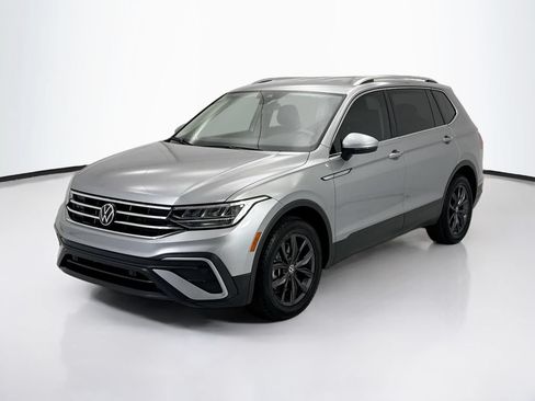 Used 2022 Volkswagen Tiguan SE FWD image 1