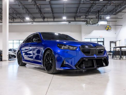 Used 2025 BMW M5 w/ Executive Package image 3