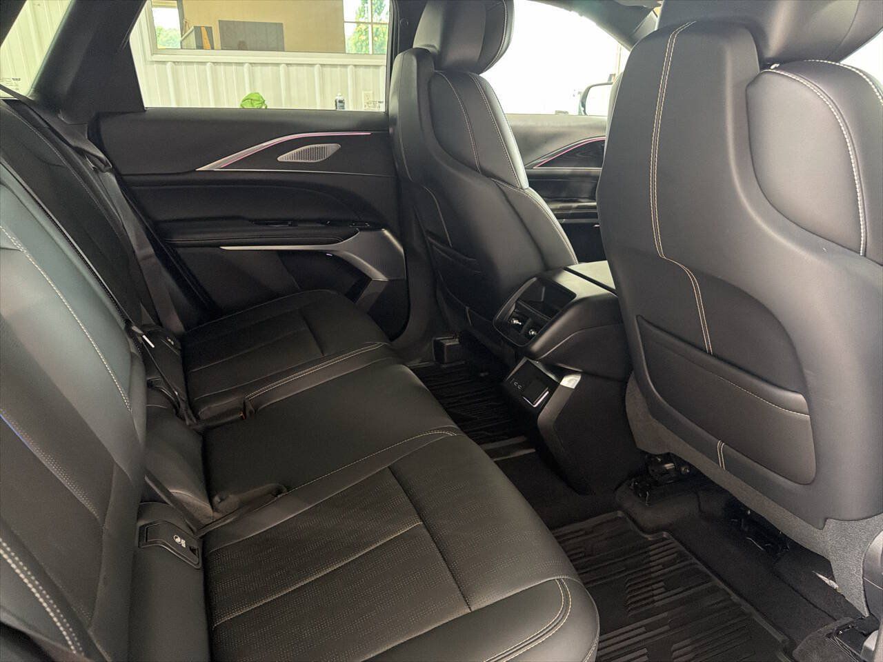 Used 2024 Cadillac Lyriq Luxury AWD/4WD image 27
