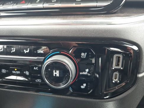 Used 2022 Chevrolet Silverado 1500 LTZ image 33