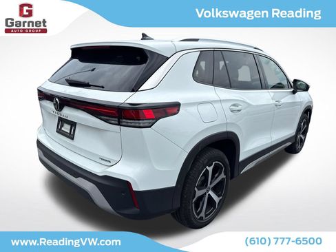 Used 2025 Volkswagen Tiguan SE w/ Panoramic Sunroof Package AWD/4WD image 5