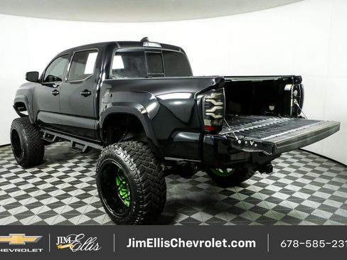 Used 2020 Toyota Tacoma TRD Sport AWD/4WD image 29