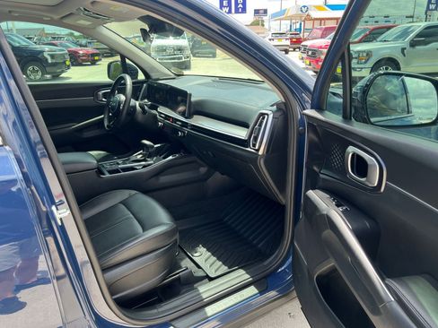 Used 2024 Kia Sorento S w/ Panoramic Sunroof Package FWD image 8