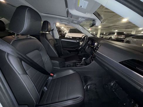 Used 2024 Volkswagen Jetta SE w/ Panoramic Sunroof Package FWD image 15