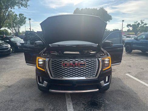 Used 2021 GMC Yukon XL Denali w/ Denali Premium Package AWD/4WD image 11