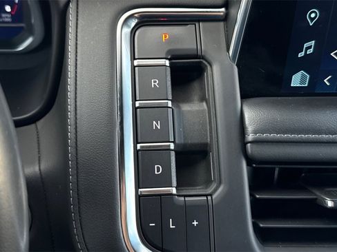 Used 2023 Chevrolet Suburban Z71 image 27