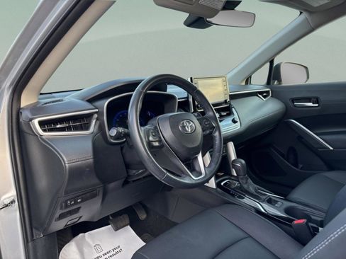 Used 2022 Toyota Corolla Cross XLE image 26