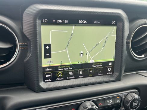 Used 2021 Jeep Gladiator Overland AWD/4WD image 10