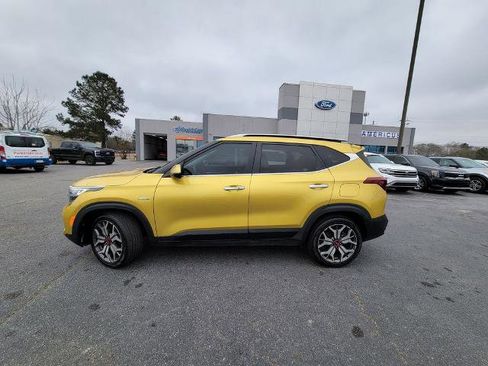 Used 2021 Kia Seltos SX w/ SX Sunroof Package image 2