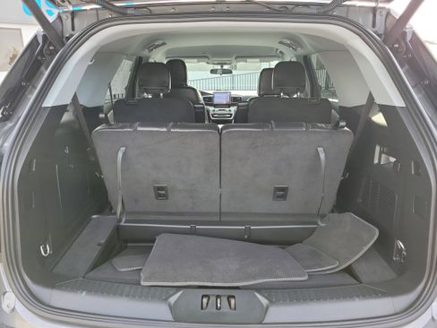 Used 2023 Ford Explorer XLT w/ Equipment Group 202A image 8
