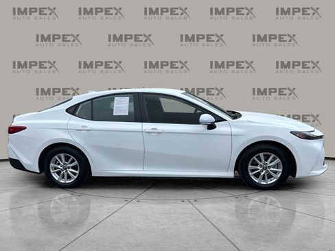Used 2025 Toyota Camry LE image 6