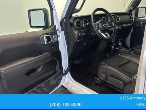 Used 2022 Jeep Wrangler Unlimited Sahara w/ Cold Weather Group image 13