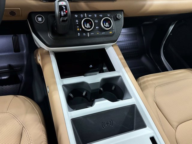 New 2025 Land Rover Defender 110 X-Dynamic SE AWD/4WD image 18