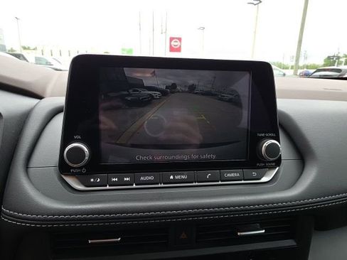 Used 2023 Nissan Rogue S image 19