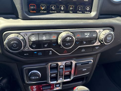 Used 2023 Jeep Wrangler Unlimited Rubicon 4xe w/ Cold Weather Group AWD/4WD image 16