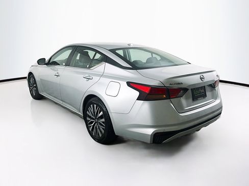 Used 2024 Nissan Altima 2.5 SV image 5