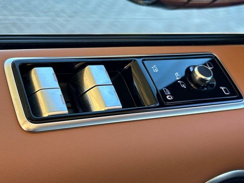 Used 2022 Land Rover Range Rover Sport SVR image 13