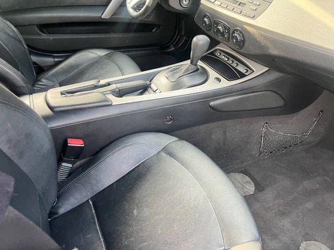 Used 2005 BMW Z4 2.5i image 15