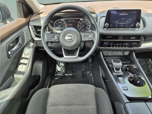 Certified 2023 Nissan Rogue SV FWD image 13