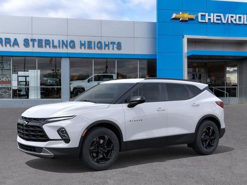 New 2025 Chevrolet Blazer LT w/ Convenience Package image 2