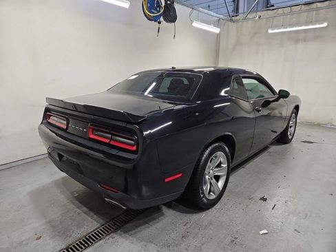 Used 2019 Dodge Challenger SXT image 4