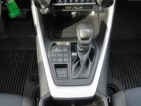 Used 2022 Toyota RAV4 LE image 21