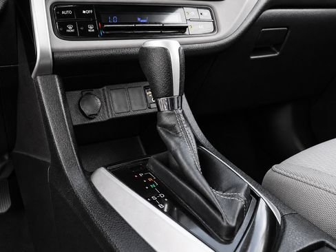 Used 2017 Toyota Corolla LE w/ LE Eco Premium Package FWD image 36