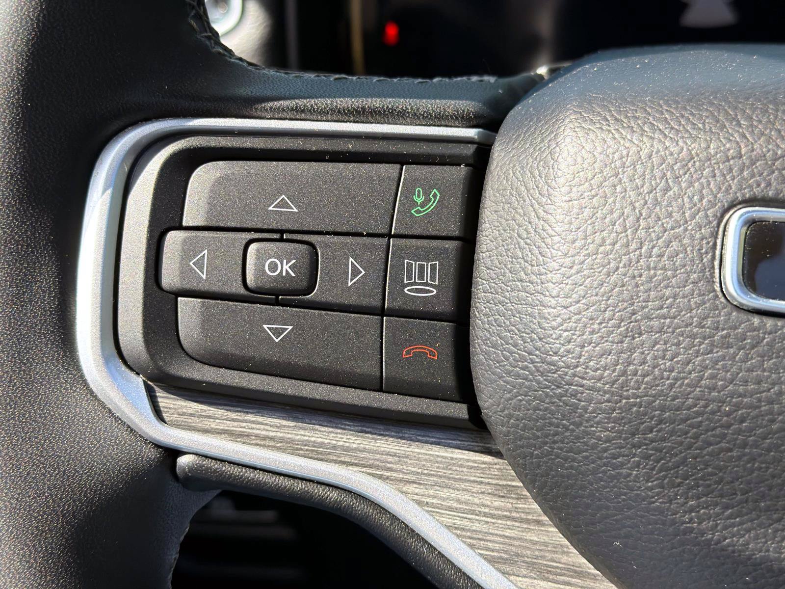 Used 2024 Jeep Wagoneer L Series III w/ Premium Group I AWD/4WD image 19