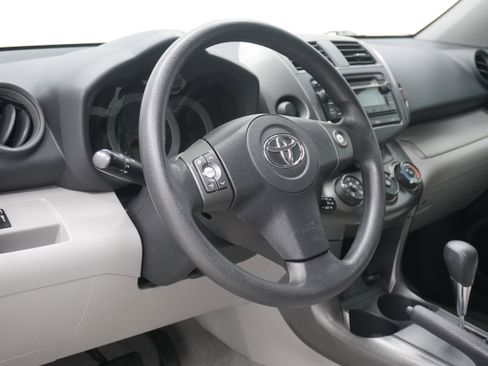 Used 2012 Toyota RAV4 FWD w/ Upgrade Value Pkg image 10