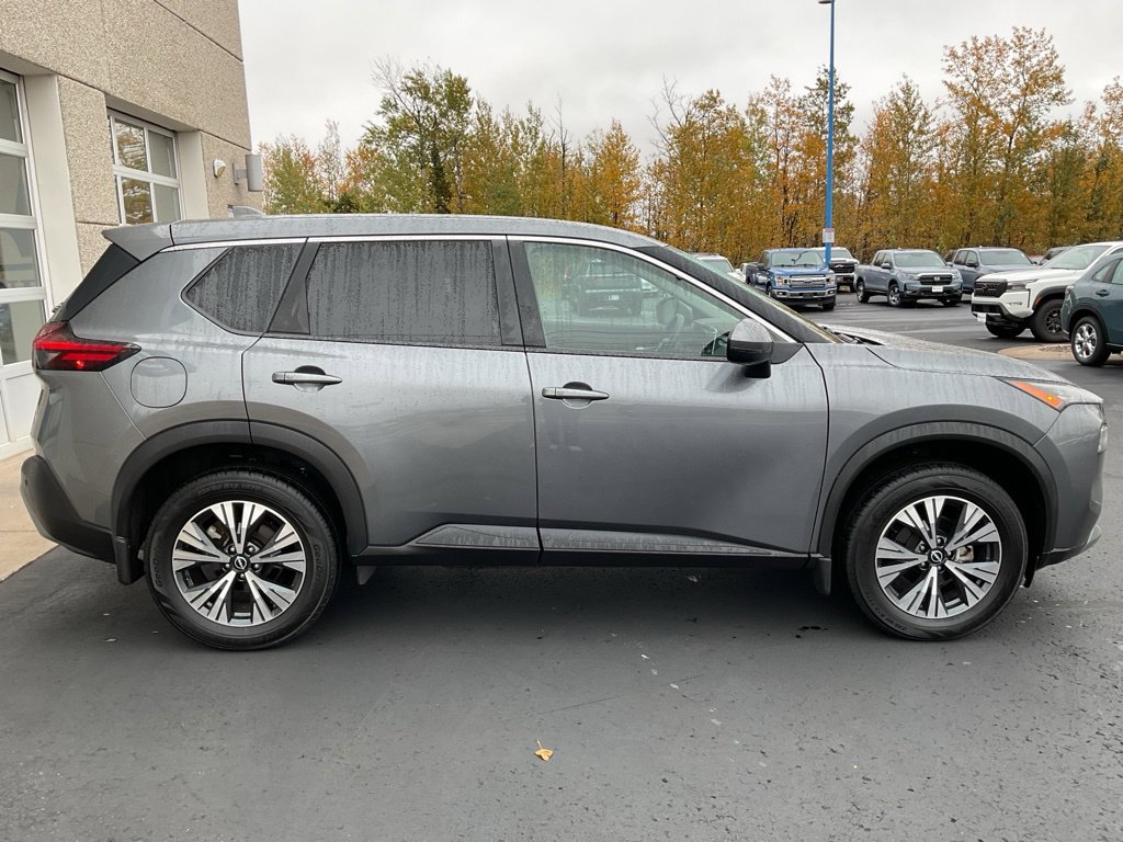 Used 2022 Nissan Rogue SV AWD/4WD image 4