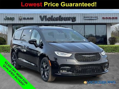 New 2026 Chrysler Pacifica Limited w/ Uconnect Theater Family Group image 1