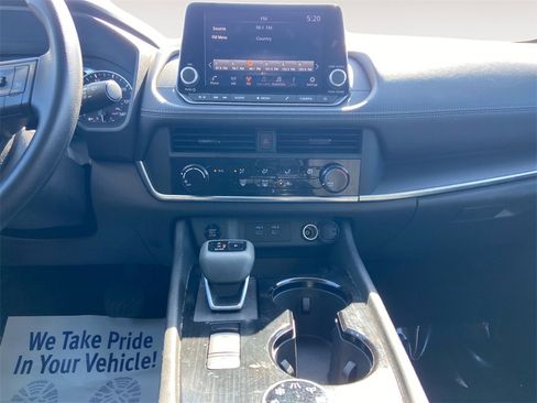 Used 2024 Nissan Rogue S image 11