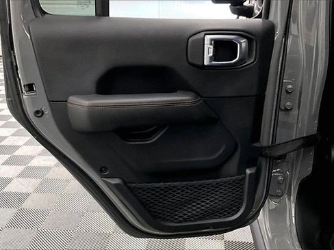 Used 2021 Jeep Gladiator Mojave image 18